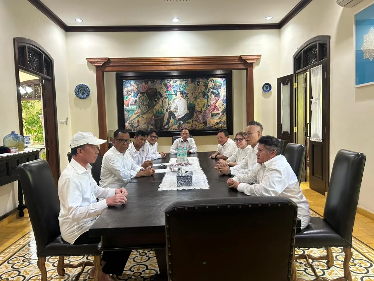 Ketua Umum Leonardo Sirait Pimpin Laskar Gibran Serahkan Dokumen Organisasi ke Bapak Jokowi di Solo