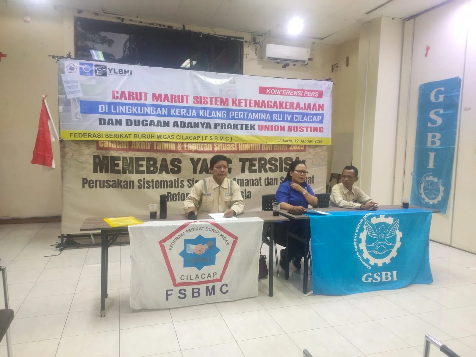 CARUT MARUT SISTEM KETENAGA KERAJAAN DI LINGKUNGAN KILANG PERTAMINA RU IV CILACAP DAN DUGAAN PRAKTEK UNION BUSTING